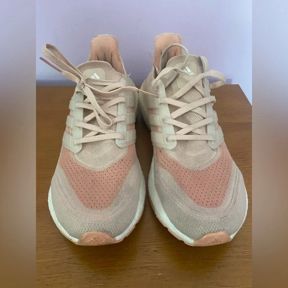 ⭐️Adidas Ultra Boost⭐️ - Picture 2 of 3